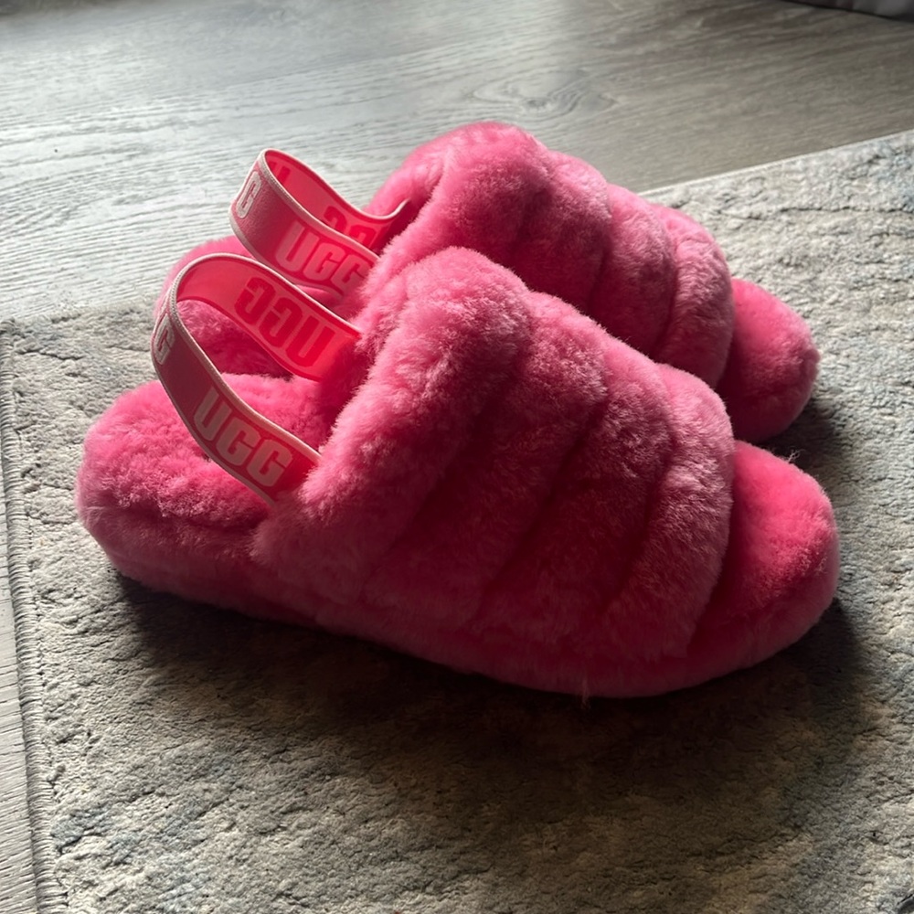 NWT Pink UGG Fluff Yeah Slide